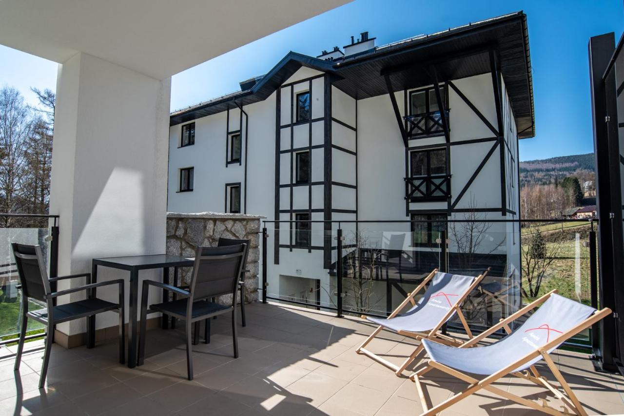 Apartamenty Amira W Kompleksie Apartamenty Piano Сверадув-Здруй Экстерьер фото